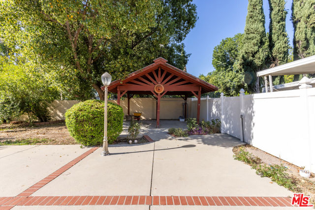 7225 Forbes Avenue, Lake Balboa CA: https://media.crmls.org/mediaz/445c699a-111f-45ae-92a8-cf2de9146733.jpg