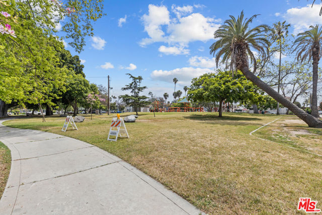 2406 3rd Avenue, Los Angeles CA: https://media.crmls.org/mediaz/445d167e-f7eb-4836-8dfc-1441d447581b.jpg