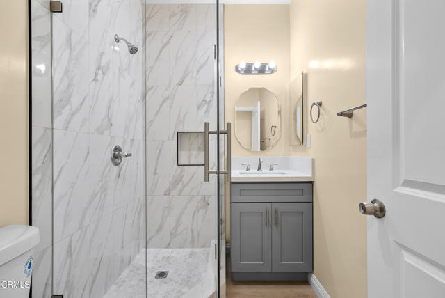 Detail Gallery Image 10 of 14 For 148 S Parish Pl, Burbank,  CA 91506 - 3 Beds | 2 Baths