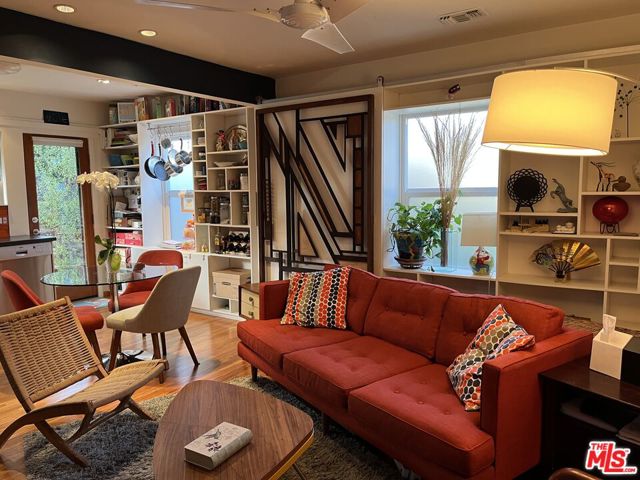 10739 Jefferson Boulevard, Culver City CA: https://media.crmls.org/mediaz/445d8185-ce2f-4ca6-a10b-0adddd3a7020.jpg