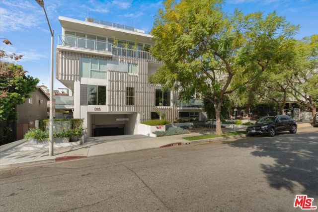 1345 Havenhurst Drive, West Hollywood CA: https://media.crmls.org/mediaz/445de83e-9209-4e68-b224-7ff3aee5ff6a.jpg