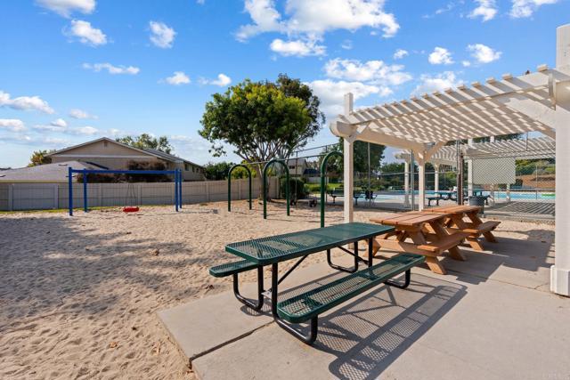 1785 Caliban Drive, Encinitas CA: https://media.crmls.org/mediaz/445e0837-04d8-43cf-b68b-7cdc31211e0a.jpg
