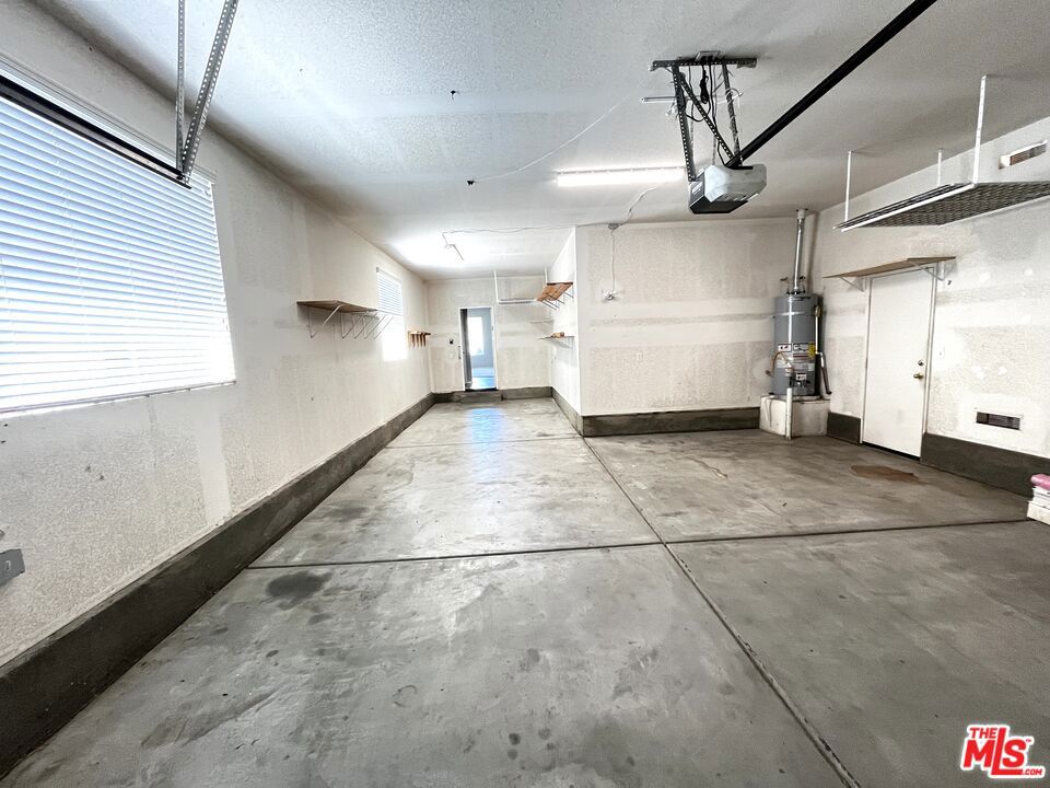 https://media.crmls.org/mediaz/445e4312-3d39-42bf-ba2f-028953263ee7.jpg?preset=X-Large