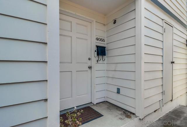 4053 55 Jewell St, San Diego CA: https://media.crmls.org/mediaz/445e5150-0e5b-4d17-9827-5717c9681175.jpg