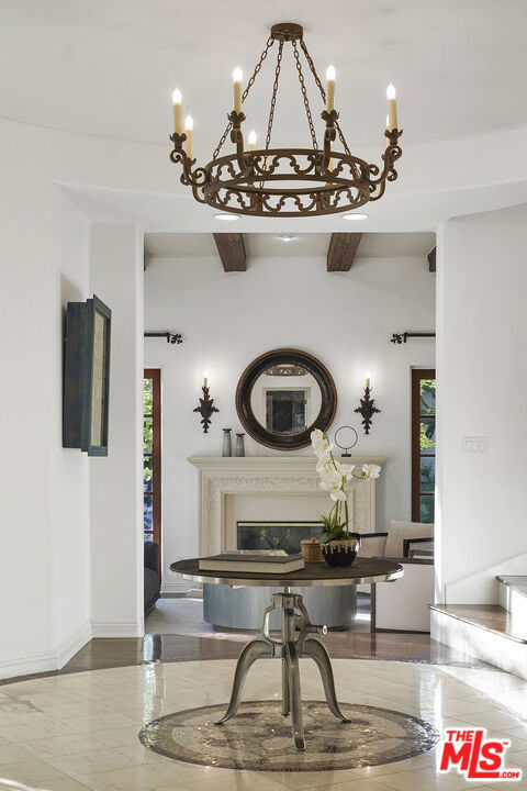 18414 Corazon Circle, Tarzana CA: https://media.crmls.org/mediaz/445e5309-7141-4075-8672-e04c39a950c4.jpg
