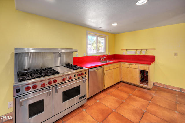 Detail Gallery Image 4 of 19 For 6349 Condor Ct, Ventura,  CA 93003 - 4 Beds | 2/1 Baths