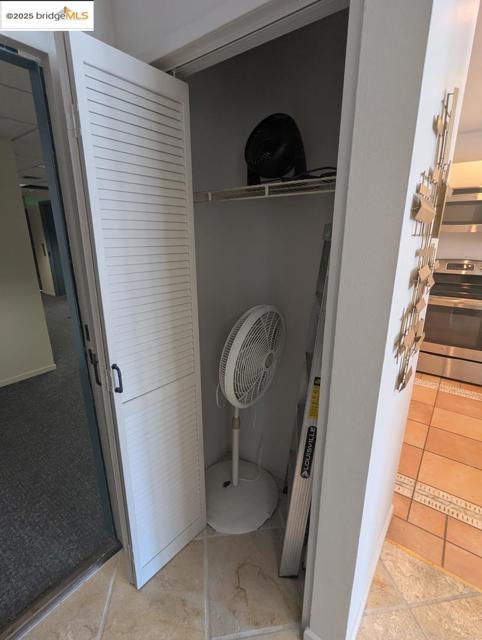 245 Perkins ST, Oakland CA: https://media.crmls.org/mediaz/445e649a-a573-4e9b-ab11-8f7217dc023a.jpg
