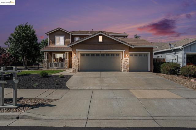 1139 Jordan Ct, Brentwood CA: https://media.crmls.org/mediaz/445ec309-3b79-4fb7-b71c-7f2e98b43049.jpg