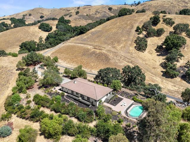 17101 Kruse Ranch Lane, Morgan Hill CA: https://media.crmls.org/mediaz/445eef4a-fe39-44f0-b8ec-deb2bfce017a.jpg