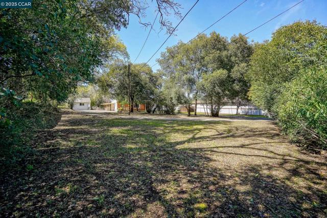 1561 Farm Bureau Rd, Concord CA: https://media.crmls.org/mediaz/4460428a-9338-48bb-bad6-b9a026ddd8a0.jpg