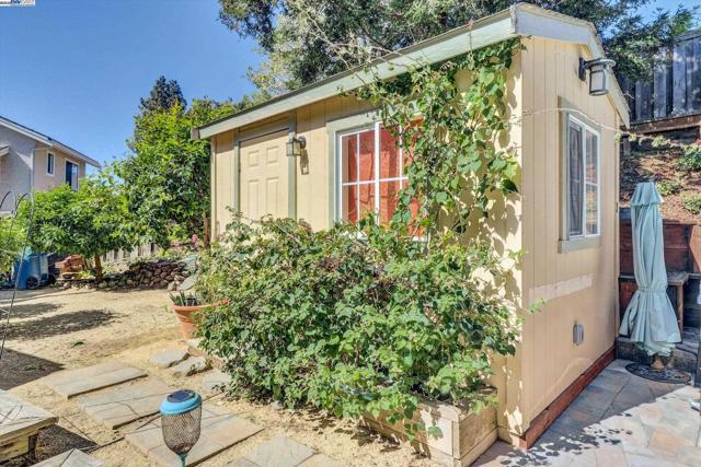 2277 Stillcreek Ct, Martinez CA: https://media.crmls.org/mediaz/4460f4de-c412-4371-99a6-0eddc1ed83b2.jpg