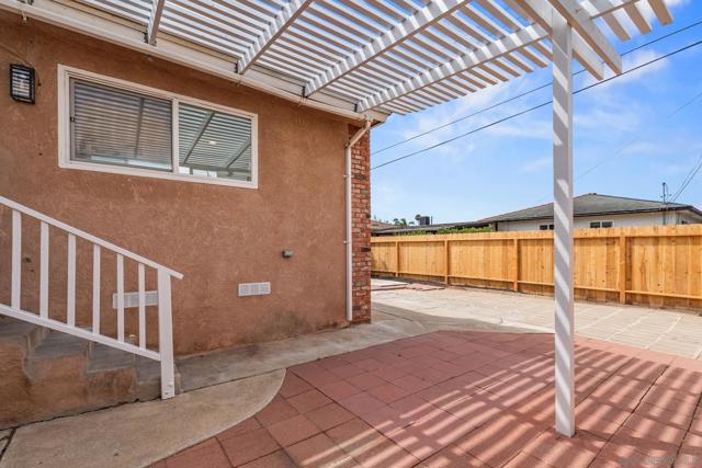 614 Fifth Ave, Chula Vista CA: https://media.crmls.org/mediaz/446121e6-43d7-4916-9f85-35ad68be24b6.jpg