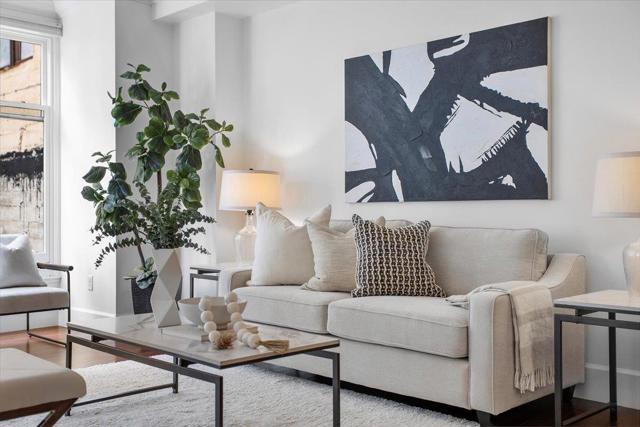 1645 Pacific Avenue, San Francisco CA: https://media.crmls.org/mediaz/44612d49-013d-442a-9420-84181948dfe6.jpg