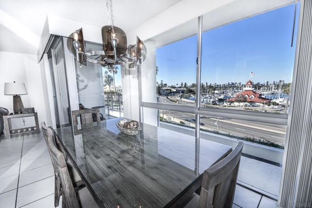 1710 Avenida Del Mundo, Coronado CA: https://media.crmls.org/mediaz/44615e17-9c41-4554-b42d-f3f75b3b98b7.jpg