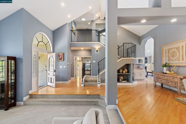 3100 Fox Creek Dr, Danville CA: https://media.crmls.org/mediaz/44619e10-53e8-4ba5-9c52-ade45a0e5c05.jpg