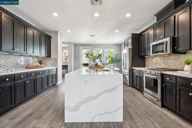 510 Ashton Way, Pleasant Hill CA: https://media.crmls.org/mediaz/4462000d-ceae-4201-8bca-2ef540dd8bf4.jpg