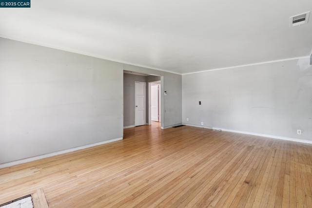 1580 3rd Ave, Walnut Creek CA: https://media.crmls.org/mediaz/446233eb-9dd4-4a7b-b83e-ca344fdb008e.jpg