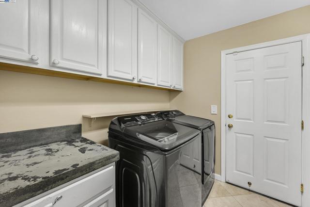 1419 Nubian St, Patterson CA: https://media.crmls.org/mediaz/4462651f-9c6c-42aa-959d-4936f7ed99d0.jpg