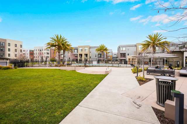 45039 Insight St, Fremont CA: https://media.crmls.org/mediaz/44629af0-0ad2-42c1-b902-837d2b4c7d13.jpg