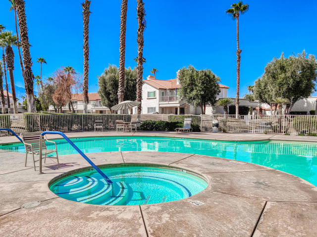 153 Desert Falls E Drive, Palm Desert CA: https://media.crmls.org/mediaz/4462a721-6d82-4fc0-ac83-50ad94c5de93.jpg