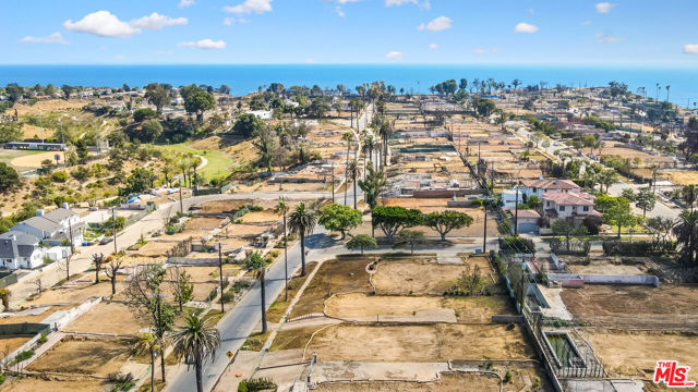 709 Swarthmore Avenue, Pacific Palisades CA: https://media.crmls.org/mediaz/44630fc7-9a19-4504-a8a7-4c0f3d4be7db.jpg