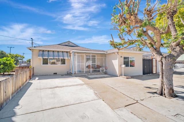 14997 Edgemoor Street, San Leandro CA: https://media.crmls.org/mediaz/4463b562-8384-4ab6-a31f-31e5198cfde4.jpg