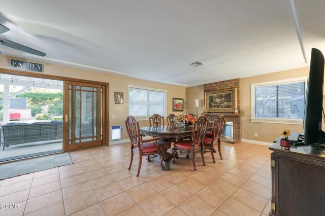 Detail Gallery Image 18 of 70 For 652 Stonebrook St, Simi Valley,  CA 93065 - 4 Beds | 2/1 Baths