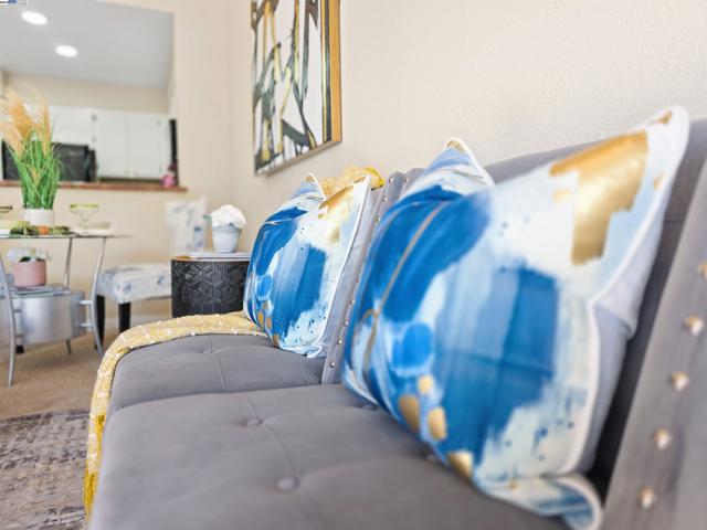 39219 Guardino Dr, Fremont CA: https://media.crmls.org/mediaz/4464312b-b628-4d30-a256-b428b740ead8.jpg