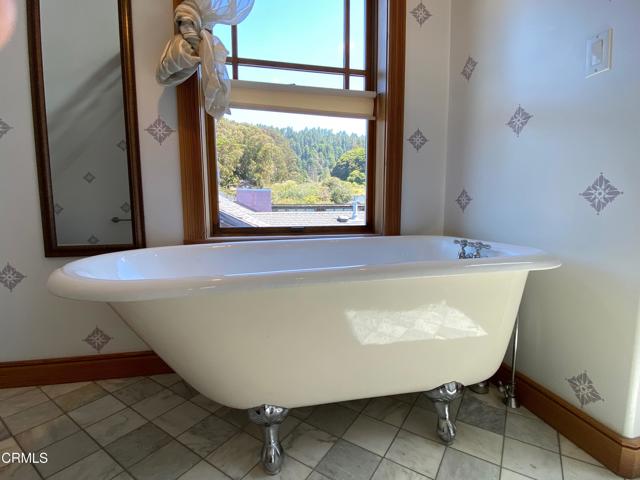36435 Highway 1, Westport CA: https://media.crmls.org/mediaz/4464ab93-62c5-4529-a49a-7b0ba3fe7c0c.jpg