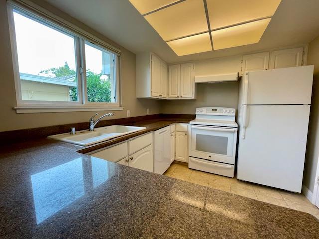 3 Comstock Queen Court, Mountain View CA: https://media.crmls.org/mediaz/4464c892-7bfb-4c4c-90f3-964ee6f28f4d.jpg