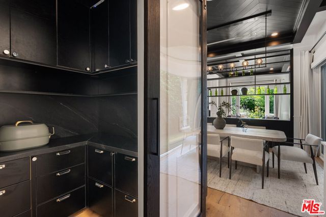 18057 Valley Vista Boulevard, Encino CA: https://media.crmls.org/mediaz/44651af0-5124-43ca-93c8-68d39ebd4877.jpg