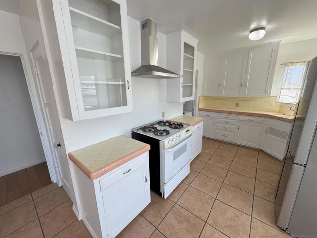3102 Fenelon St, San Diego CA: https://media.crmls.org/mediaz/44660447-0e7c-4df1-aea4-f5620acd7e4e.jpg