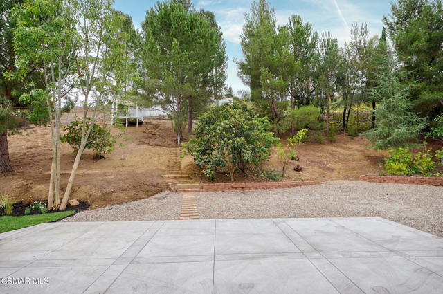 674 Lautrec Court, Thousand Oaks CA: https://media.crmls.org/mediaz/4466964d-3e47-4ca2-aac4-403d2808c51c.jpg