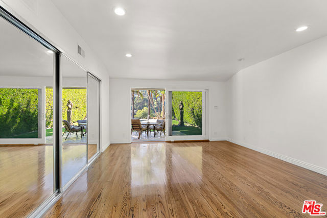 3761 Sheridge Drive, Sherman Oaks CA: https://media.crmls.org/mediaz/4466c1c2-bf06-443f-a18d-ad5714d92136.jpg