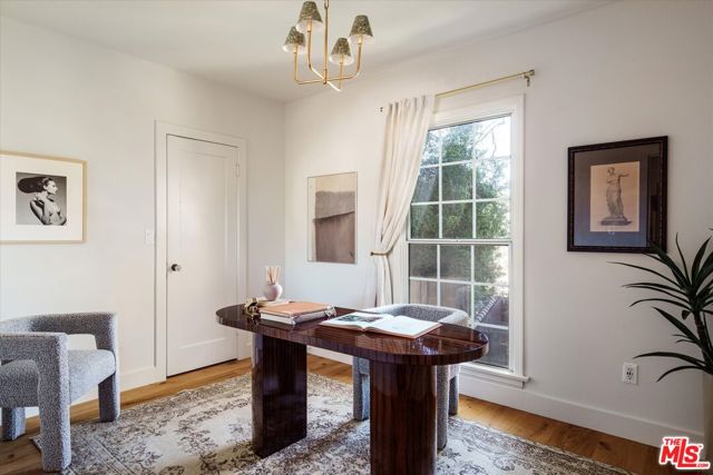 1410 Stanford Drive, Glendale CA: https://media.crmls.org/mediaz/4466dcf0-87c6-4238-a1aa-994e386ce442.jpg
