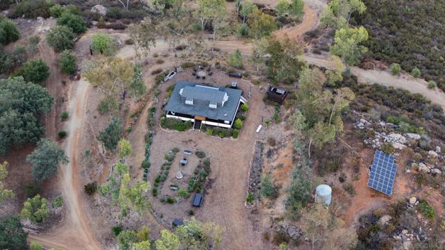 23898 Crown Hill Ln, Escondido CA: https://media.crmls.org/mediaz/44676bf0-bf9f-4d10-b131-78ca7f4df54a.jpg