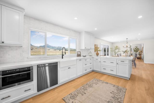 461 Morada Lane, Hollister CA: https://media.crmls.org/mediaz/446783c7-9b48-4bef-aca0-479fff8b8d2f.jpg