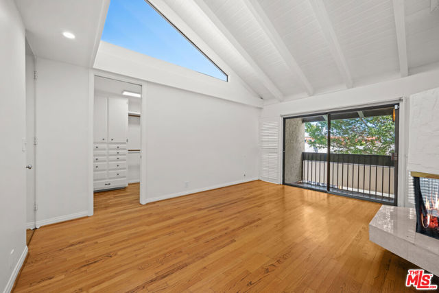 357 S El Camino Drive, Beverly Hills CA: https://media.crmls.org/mediaz/4467a7b6-a666-492f-ab45-1410128e6685.jpg
