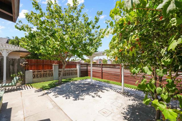 9155 57 Gold Coast Dr, San Diego CA: https://media.crmls.org/mediaz/4467d3c2-a763-4ce0-a7ac-83958c704b32.jpg