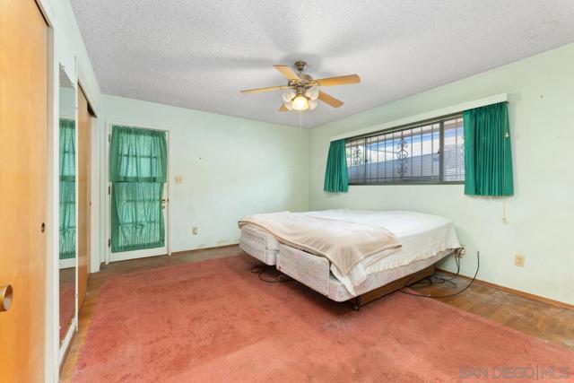 5824 Kent Pl, San Diego CA: https://media.crmls.org/mediaz/4468969f-1c1c-4e61-8e40-5463e3599863.jpg