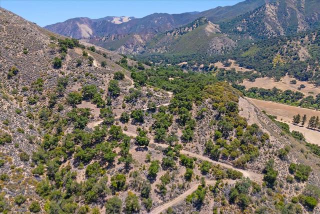 47292 Arroyo Seco Road, Greenfield CA: https://media.crmls.org/mediaz/446897cd-1786-4468-aea5-8d1625abb76b.jpg