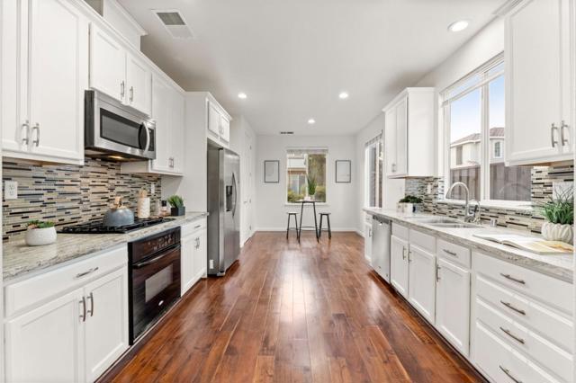 325 Toscana Way, Hayward CA: https://media.crmls.org/mediaz/4468a291-5c00-4611-98df-4cf1c33a45f9.jpg