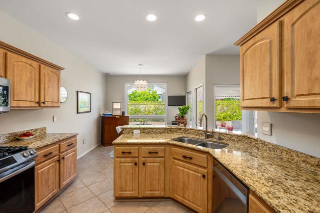 78902 Chardonnay Way, Palm Desert CA: https://media.crmls.org/mediaz/44698365-b2ae-415a-9ba9-7d1ace890c67.jpg