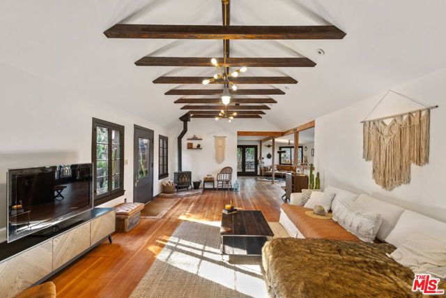 1551 Penny Road, Topanga CA: https://media.crmls.org/mediaz/4469b6ff-d191-42fe-b7fc-53334c4bc503.jpg