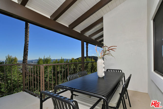 130 Dapplegray Road, Bell Canyon CA: https://media.crmls.org/mediaz/4469f431-f993-4b94-a073-14892f2adf41.jpg
