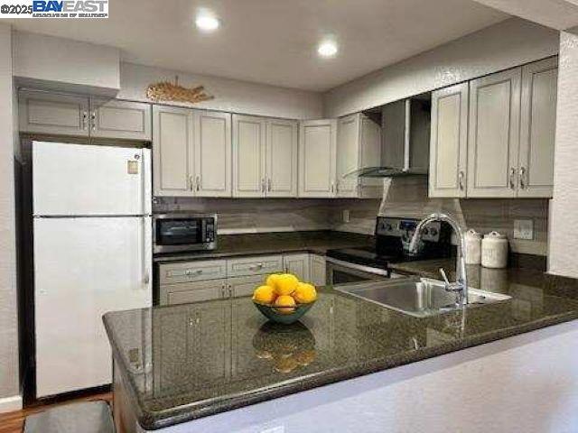 39224 Guardino Dr, Fremont CA: https://media.crmls.org/mediaz/4469fca9-8ed9-488c-8045-8511fe351e1d.jpg