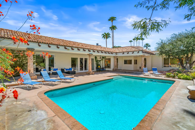 835 N Avenida Palmas, Palm Springs, CA 92262
