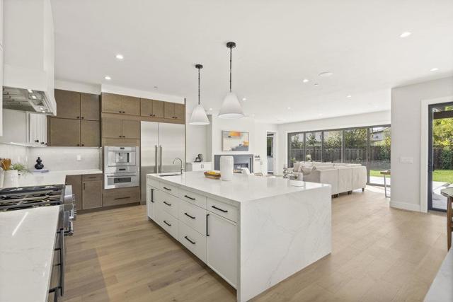 1303 American Way, Menlo Park CA: https://media.crmls.org/mediaz/446ae2a7-e8fd-4ec1-921c-eade24557011.jpg