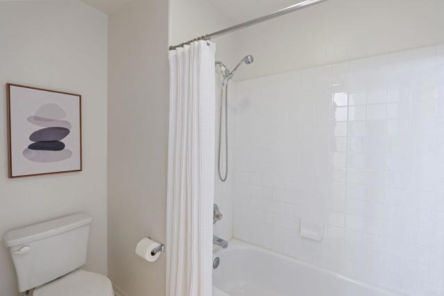 Detail Gallery Image 30 of 43 For 5711 Fallenwood Ln, San Diego,  CA 92121 - 5 Beds | 3 Baths