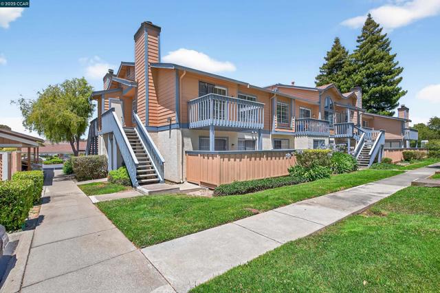 15 Glenwood, Hercules CA: https://media.crmls.org/mediaz/446baf3d-6768-41ad-96da-e65f396fc277.jpg